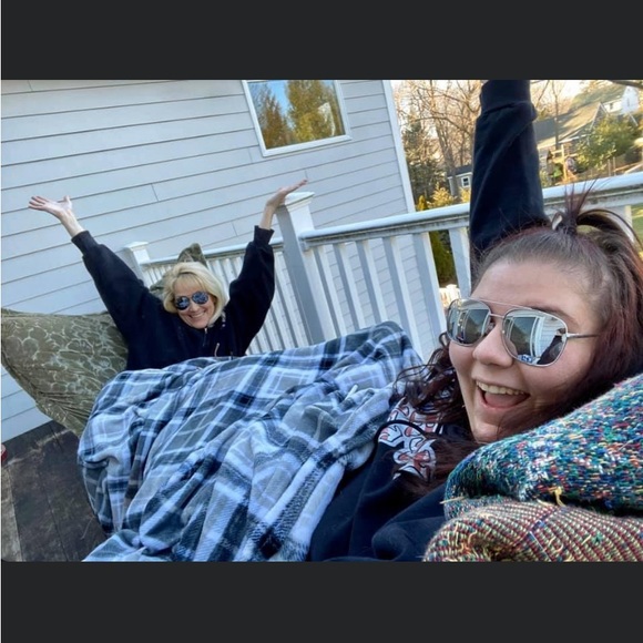 Meet your Posher’s, Sister duo Lulu & Weesa - Picture 5 of 10